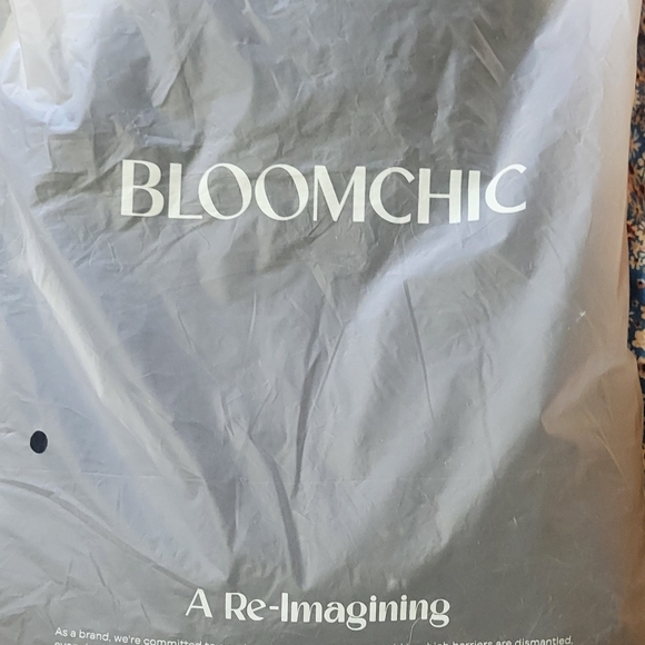 BloomChic size 28 wide leg laser cutout on legs. Black. NWT. Elastic waist - Picture 5 of 12